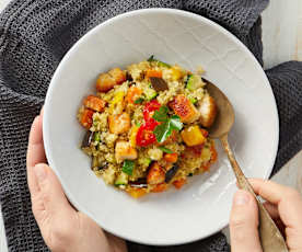 Insalata di pollo, quinoa e verdure al vapore