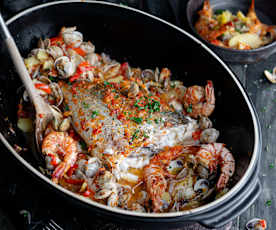 Cocotte de dorade, palourdes et crevettes au four