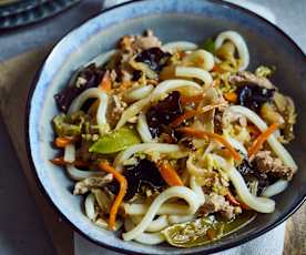Udon-Nudeln mit Gemüse