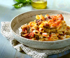 Maccheroncini al forno con melanzane e pomodorini