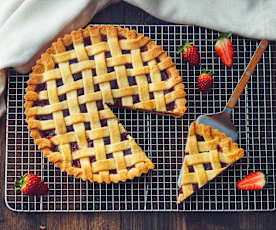 Torta allo yogurt leggera con confettura alle fragole