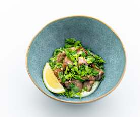 Karkówka jagnięca (sous-vide) z sosem tahini i olejem miętowym (z osłoną noża miksującego)