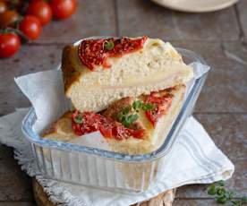 Focaccia ziemniaczana z szynką i serem