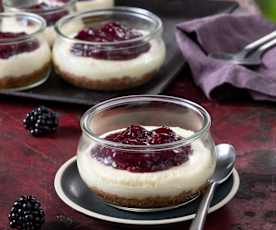 Brombeer-Pekan-Cheesecakes im Glas