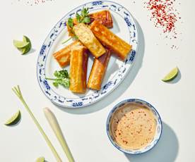 Reis-Röllchen mit Erdnussdip