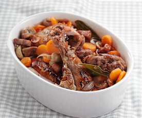 Pollo al vino tinto (Coq au vin)