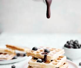 Waffles con salsa al cioccolato (vegan)