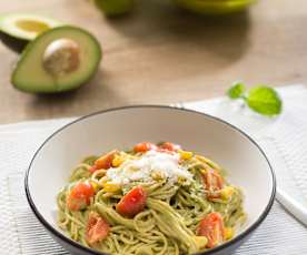 Pasta integral con tomates secos y espinacas