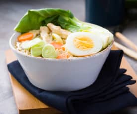 Ramen con pollo y pak choi - Japón