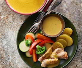 Menu dengan sayur saus velouté, ayam dengan saus mustar dan sayur kukus