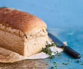 Pão integral com tomilho-limão