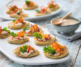 Chifteluțe din midii, cu maioneză cu chilli