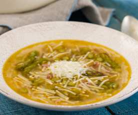 Sopa de espargos com presunto serrano