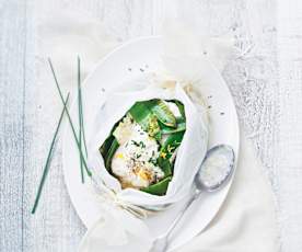 Dorsz w papilotach z sosem z kopru włoskiego i z zielonym groszkiem