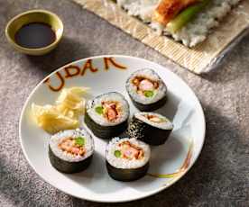 Sushi-Rolle mit warmen Knuspergambas