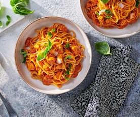 Schnelle Tomaten-Lachs-Nudeln