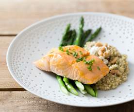 Salmone con asparagi e grano