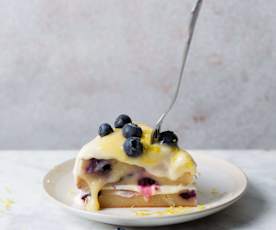 Tort de afine cu cremă de brânză și budincă de lămâie