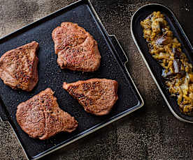 Rindsfiletsteak sous-vide mit Melanzanigemüse