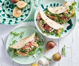 Piadina romana com salada de rúcula feta e figo