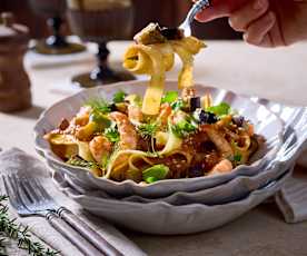 Pappardelle mit Auberginen-Tomatensauce und Garnelen