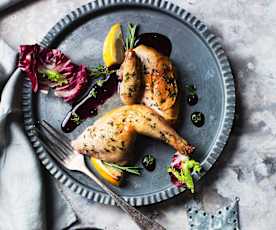 Picantones con salsa de arándanos