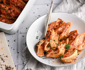 Batata-doce com molho de legumes e massa gratinada