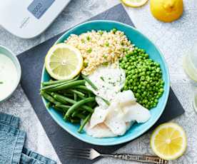Assiette aux blé, légumes verts, cabillaud et sauce aux herbes et fromage blanc