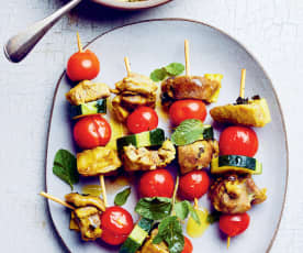 Brochettes d'agneau et de légumes aux épices et à la menthe