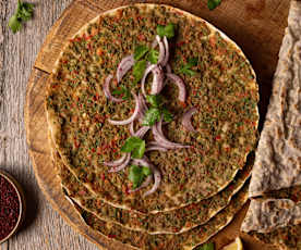 Lahmacun (Bol Sebzeli ve Sarımsaklı)