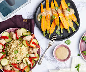 Poulet, riz aux épices et salade de carotte tiède