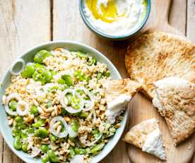 Salade de boulgour aux fèves, sauce à l’artichaut et au tahini