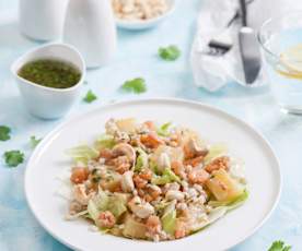 Sałatka z pęczakiem, krewetkami i ananasem