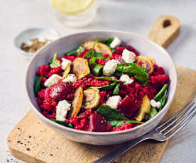Rote-Bete-Couscoussalat mit gebratenen Maultaschen