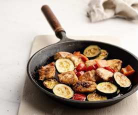 Poulet mariné, courgette et poivron rouge