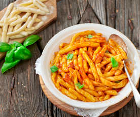 Fileja con sugo alla 'nduja e fagioli