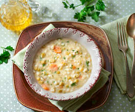 Minestra di orzo e piselli secchi