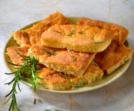 Herzhafte Focaccia mit Kichererbsen