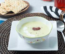 Sopa de manzana con queso azul y chipotle