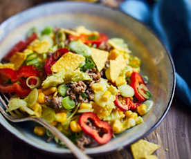 Mais-Salat mit Hackfleisch und Avocado