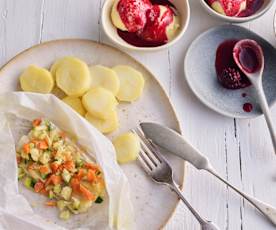Menú: Papillote de rodaballo con verduras. Helado con salsa de frutos rojos