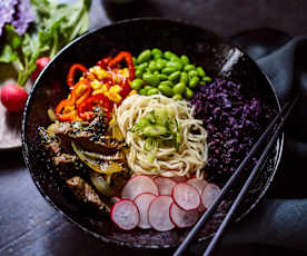 Bunte Ramen-Bowl