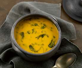 Chickpea soup with spinach