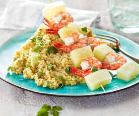 Spiedini di melone e scampi con bulgur