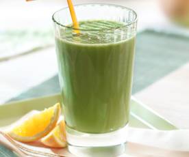 Green Smoothie with Orange, Mango and Apple