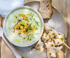 Vellutate di ceci e yogurt con spiedini di pollo marinato