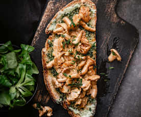 Bruschetta aux girolles et au beurre persillé à l'ail