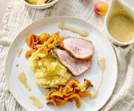 Kalbsrücken mit Aprikosen, Pfifferlingen und Schmorzwiebel-Stampf