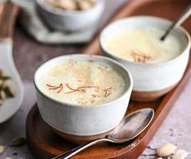 Bebida de almendra con cardamomo y azafrán