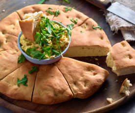 Focaccia con crema spalmabile all'avocado